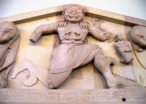 Медуза. Рельеф фронтона храма Артемиды на острове Корфу