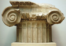 Ионическая капитель из храма Артемиды Левкофриены в Магнесии