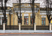 Центральный ризалит главного фасада особняка А. К. Ферстер — А. Леман