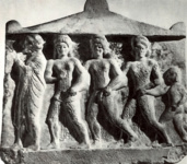 Рельеф с изображением Гермеса и дочерей Кекропа