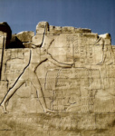 Рельеф VII пилона с изображением триумфа Тутмоса III над врагами Египта