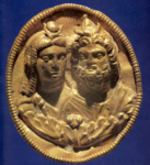 Медальон с изображением Исиды и Сераписа