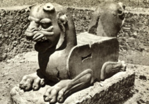 Скульптура в виде сдвоенной протомы львов с террасы Персеполя