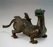 Скульптура крылатого дракона