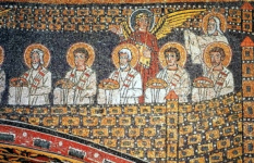 Церковь Санта Прасседе. Праведники со своими венками. Фрагмент триумфальной арки трансепта