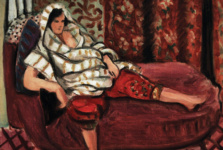 Женщина на розовом диване. Фрагмент