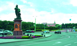 Суворовская площадь в Санкт-Петербурге. Вид на памятник Суворову, Марсово поле и Инженерный замок
