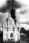 Екатерининская церковь. Западный фасад. На заднем плане — Никольская башня