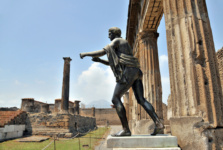 Статуя Аполлона (восточная часть храма)