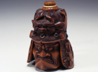 Воин в шлеме. Нэцке