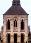 Сен-Бенуа-сюр-Луар. Центральная западная башня над порталом