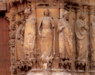 Центральные врата западного портала, фигуры на откосе вокруг левого контрфорса