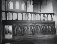 Северная ограда хора