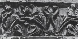 Орнаментальный фриз южной ограды хора. Фрагмент