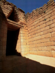 Фасад «Сокровищницы Атрея» в Микенах