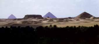 Вид Дахшура с пирамидами Снофру