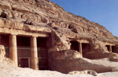 Фасады гробниц BH 3 (Хнумхотепа II) и 4 (Хнумхотепа IV)