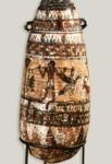 Сосуд для вина с изображением носителей даров и орнаментом из лепестков лотоса