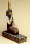 Статуэтка коленопреклоненной Исиды, оплакивающей Осириса