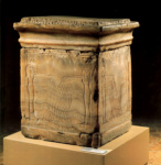 Ящик для мумифицированных внутренних органов царя Шешонка I