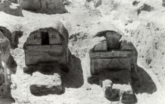 Две гробницы в некрополе Теренут