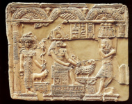 Рельеф с изображением царя, приносящего жертвы Амону и Хатхор