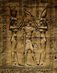 Рельеф с изображением коронации Птолемея VIII Эвергета II богинями Нехбет и Уаджет