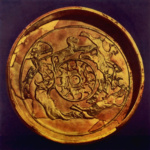 Золотое блюдо с изображением охотничьей сцены из Угарита