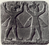 Рельеф на ортастате с изображением двух гениев из Каркемиша