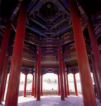 Беседка с видом на озеро. Ансамбль загородного императорского дворца Ихэюань