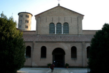 Базилика Сан Аполлинаре ин Классе. Фасад