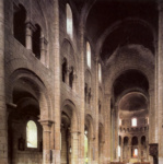 Церковь аббатства Сент Этьен. Стена бокового нефа