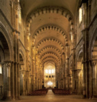 Монастырская церковь Сен Мадлен в Везле. Восточное окончание нефа с готическим хором