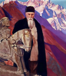 Николай Рерих у статуи Гуга Чохана