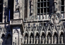 Кафедральный собор Нотр-Дам в Страсбурге. Каменная скульптура в украшении портала западного фасада