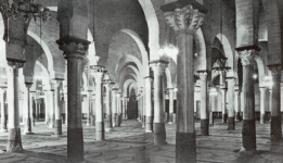 Молитвенный зал Большой мечети Кайруана